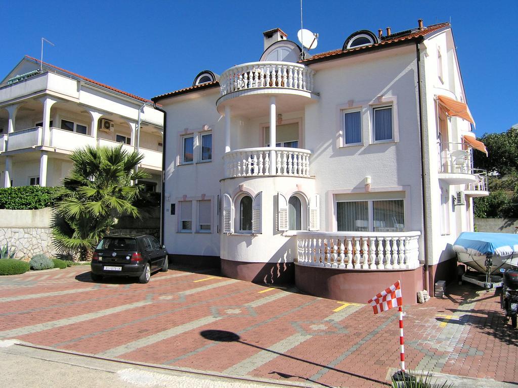 Apartments Kristina Крк Екстер'єр фото